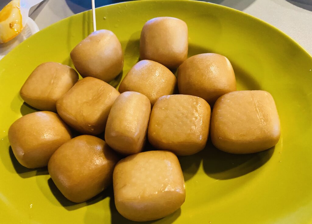 small dinner buns, hawker