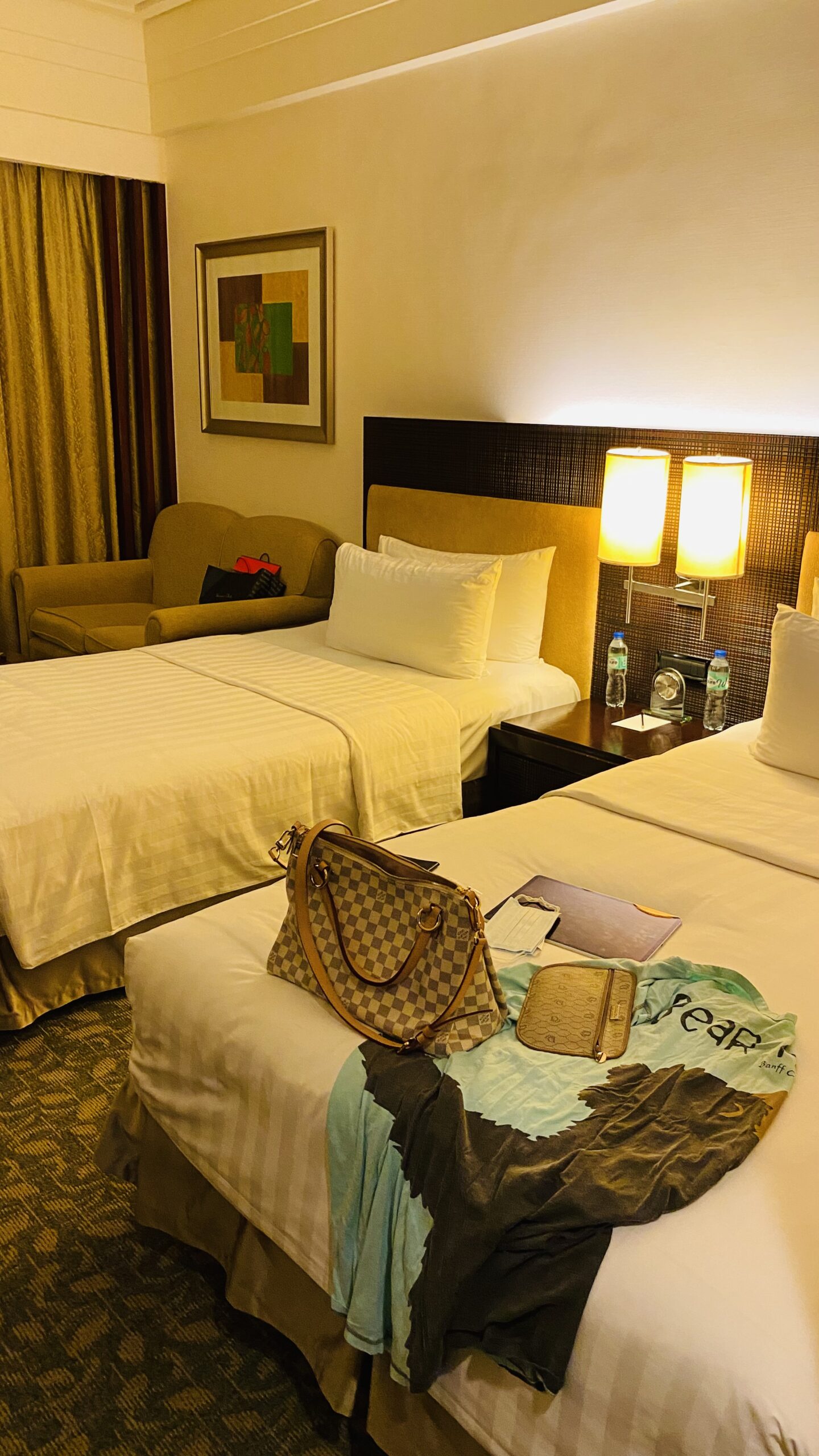 Edsa Shangrila Hotel room