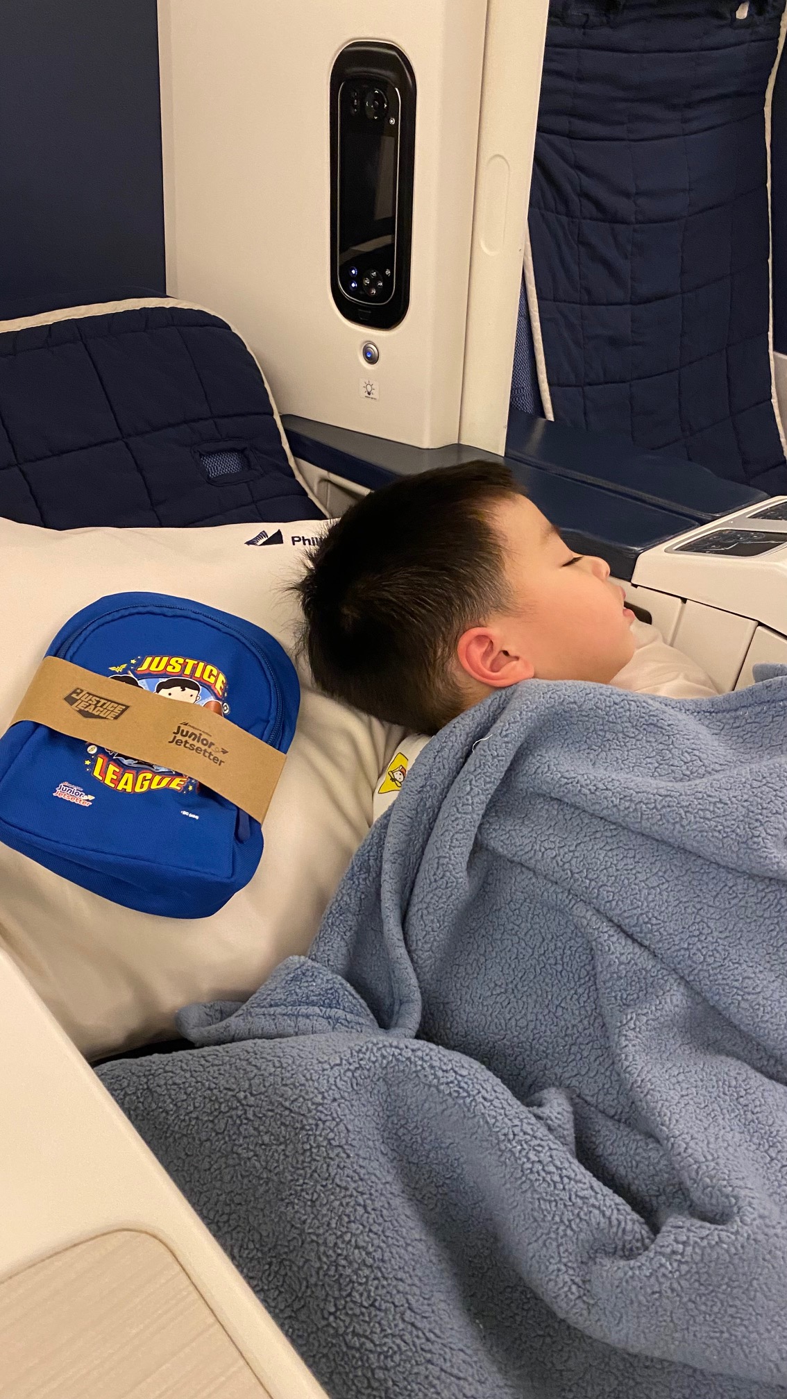 Theo flies to America